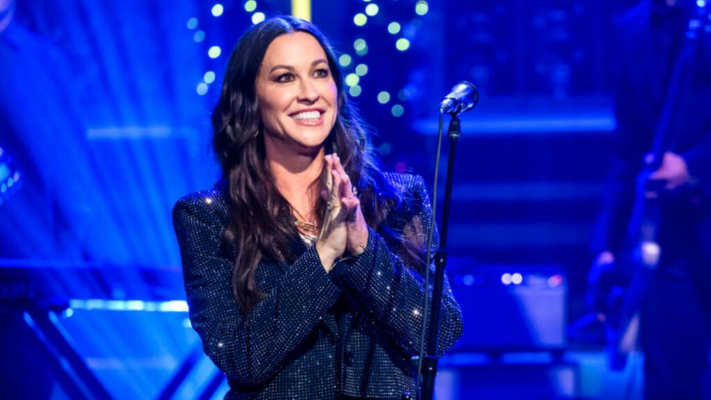 Alanis Morissette Covers 'last Christmas' On Fallon: Watch