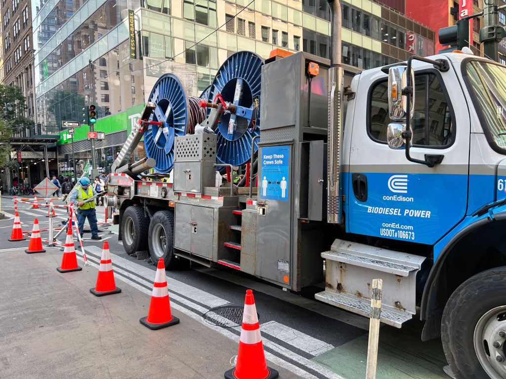 Explosion At Con Edison Leaves New Yorkers Without Power…for Seconds