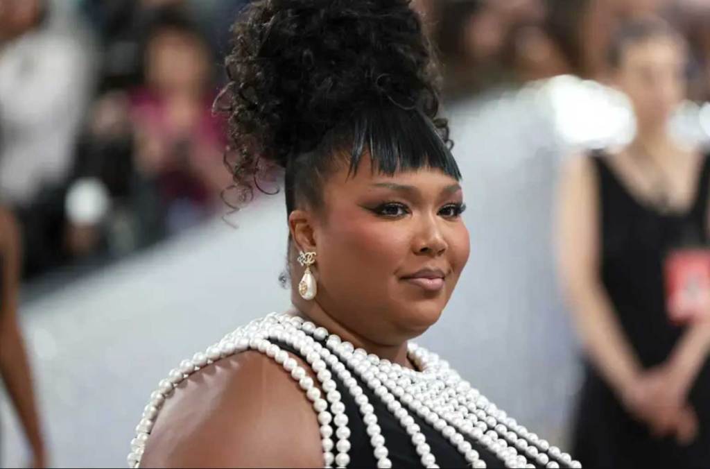 Lizzo ‘cant Stop Crying’ After Pet Dog Pooka Dies On