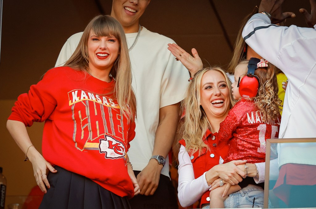 This Is The Luxurious $5,000 Chiefs Owners Gave Taylor Swift