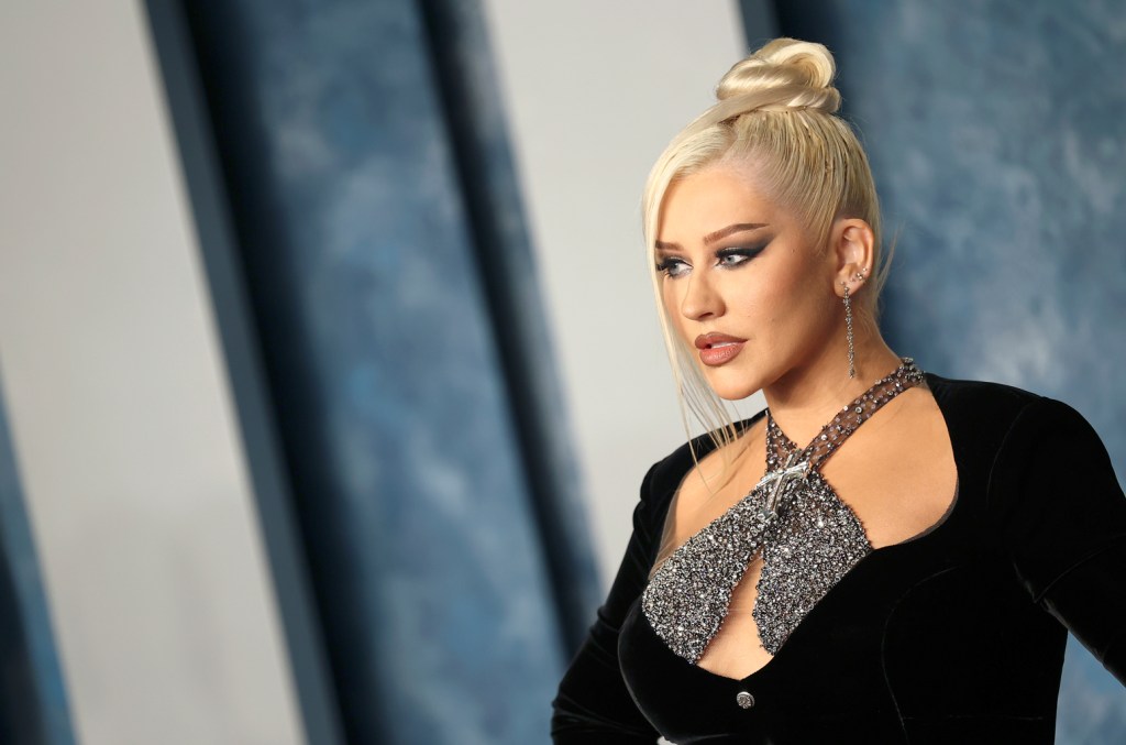 Christina Aguilera Gets Cozy With Daughter Summer Rain In Sweet photos