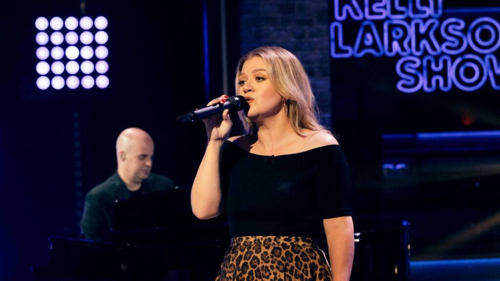 Kelly Clarkson Delivers Tender ‘used To Be Young’ Miley Cyrus cover