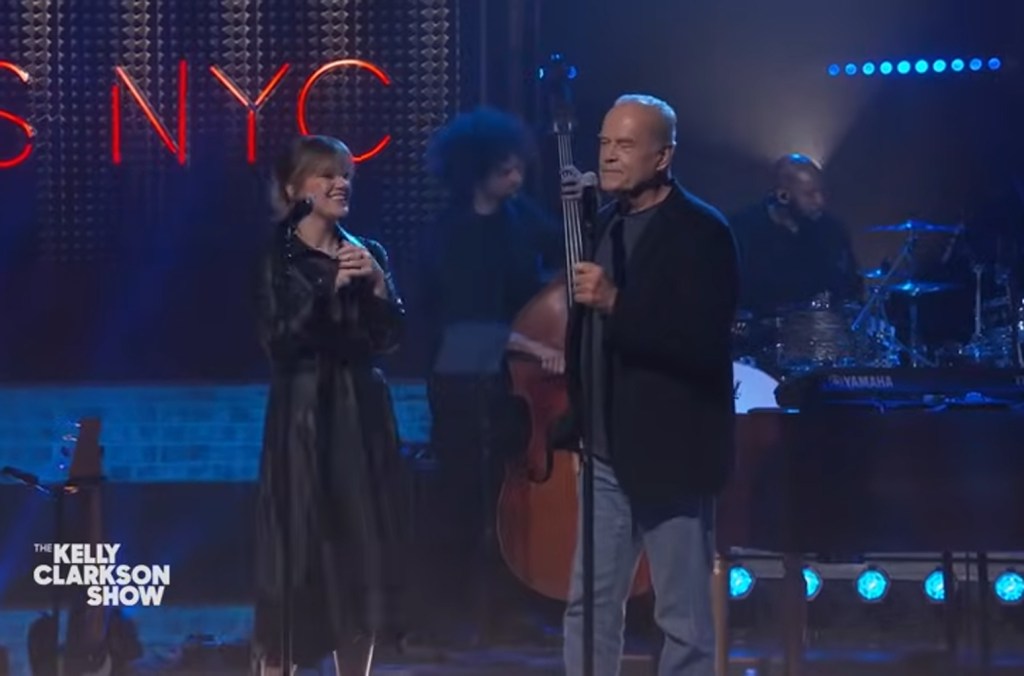 Kelly Clarkson Gets Jazzy With Kelsey Grammer For ‘frasier’ Theme