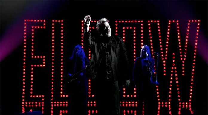 Watch Elbow Perform 'lovers' Leap' On 'the Graham Norton Show'