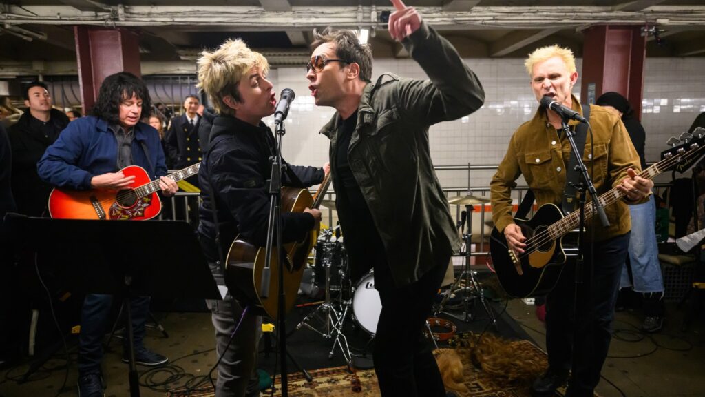 Watch Green Day Busk In The New York City Subway