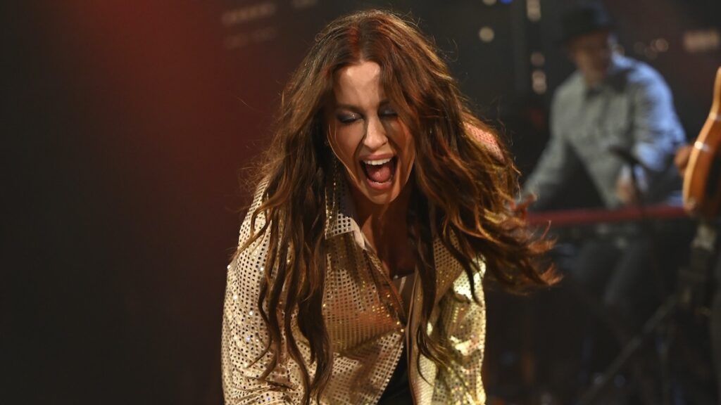 Alanis Morissette Performs “you Oughta Know” In Austin City Limits: