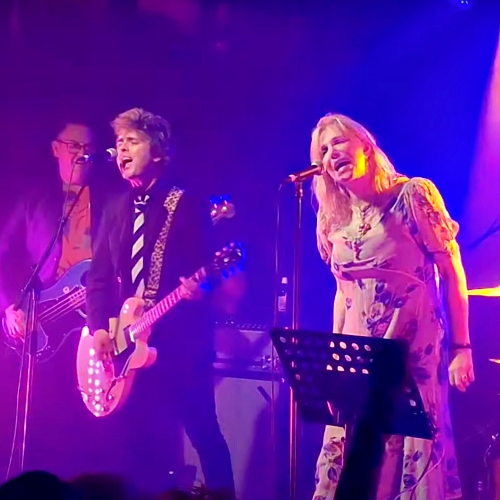 Courtney Love Joins Green Day Covers Band The Coverups Onstage