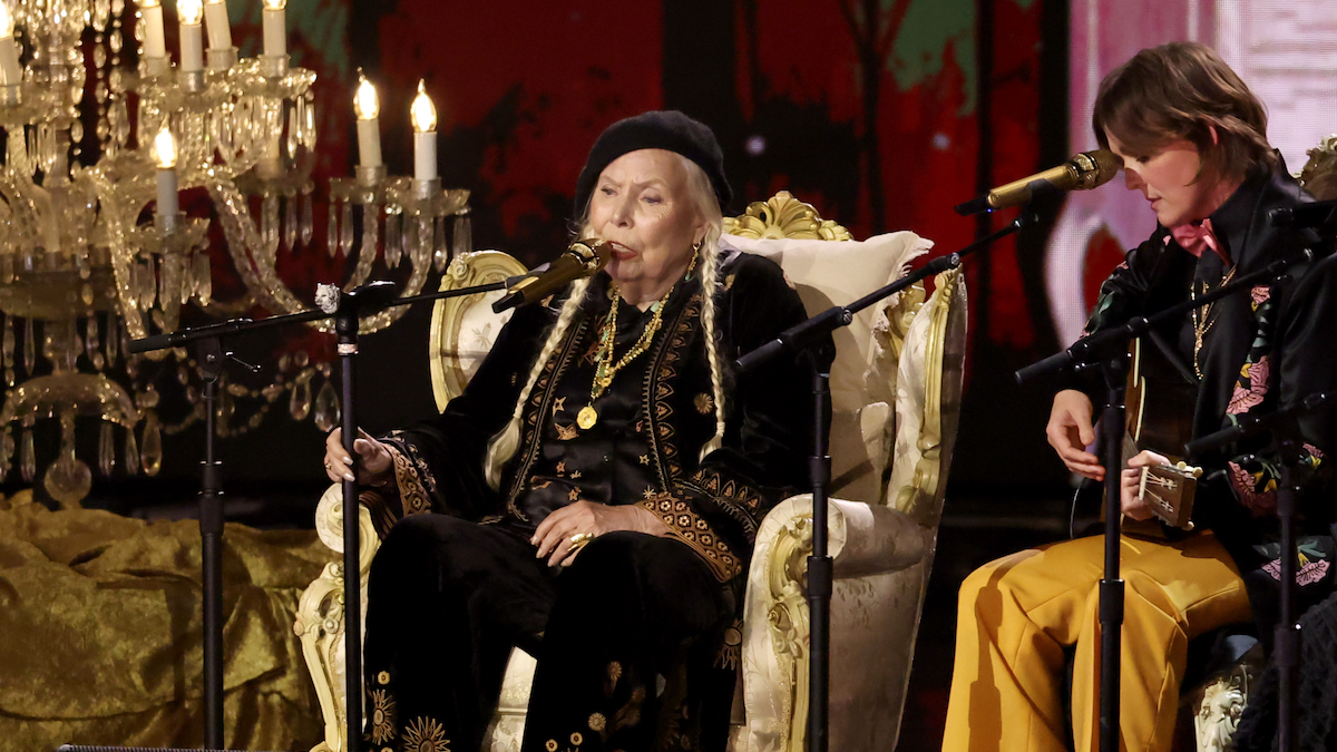 Joni Mitchell performs “Both Sides Now” with Brandi Carlile at the 2024