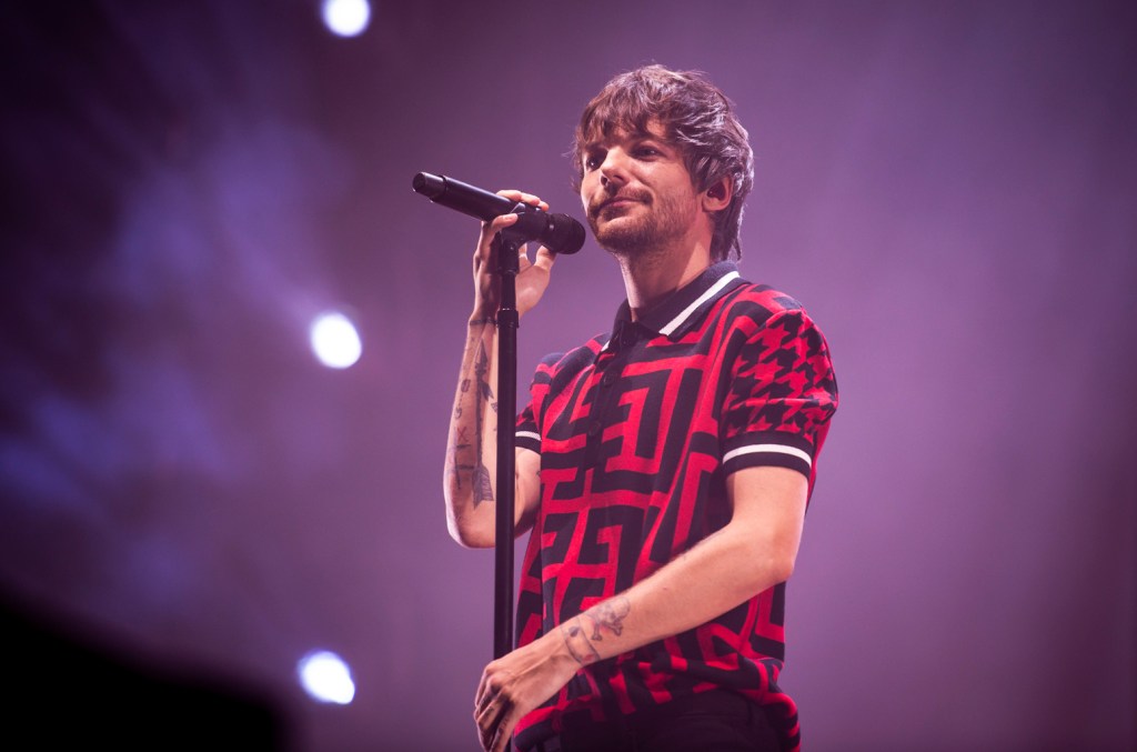 Louis Tomlinson Superfan Jokes He's (technically) Husband And Wife Now