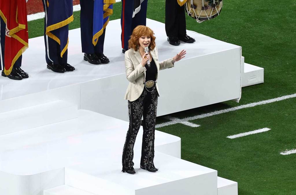 Reba Mcentire Offers Heartfelt Take On 'the Star Spangled Banner' At