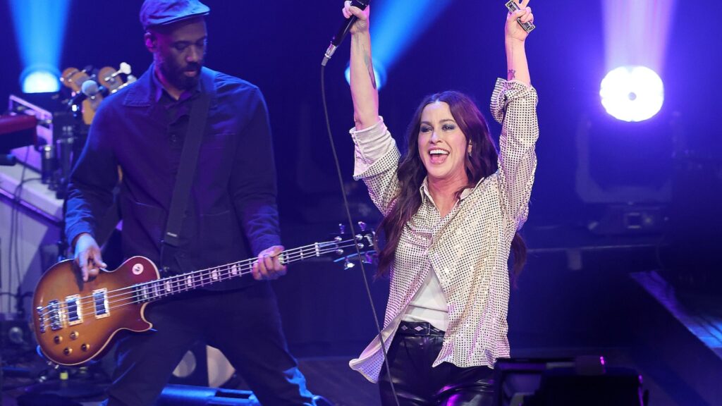 See Alanis Morissette Perform ‘hand In My Pocket’ On ‘austin