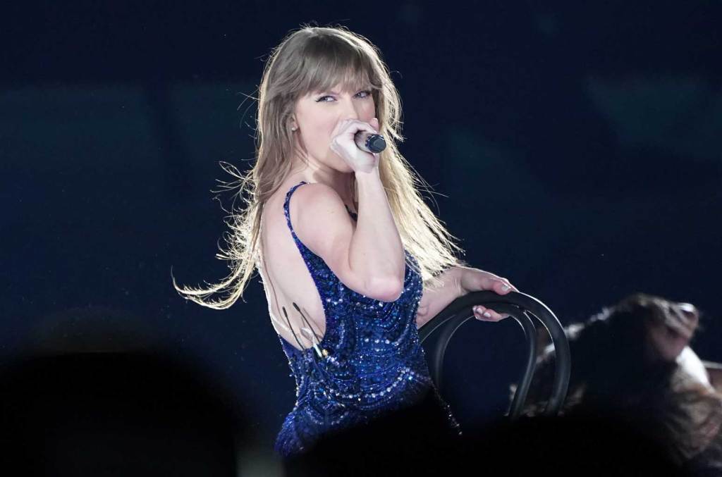Taylor Swift Jokes About Tripping And Nearly Falling At Tokyo