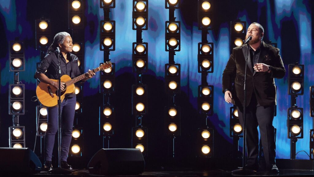 Tracy Chapman Performs 'fast Car' Live For First Time In