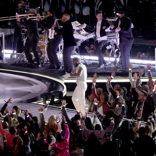 Usher At Super Bowl 2024: Singer Left Empty Golden Drum