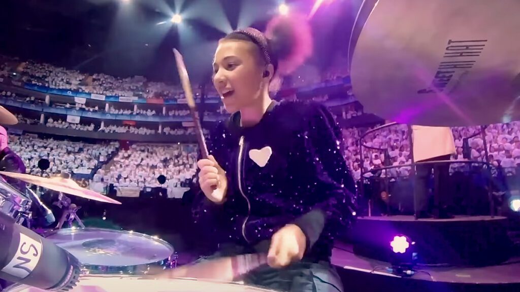 Nandi Bushell Plays Incredible Rock Medley In Front Of 20,000