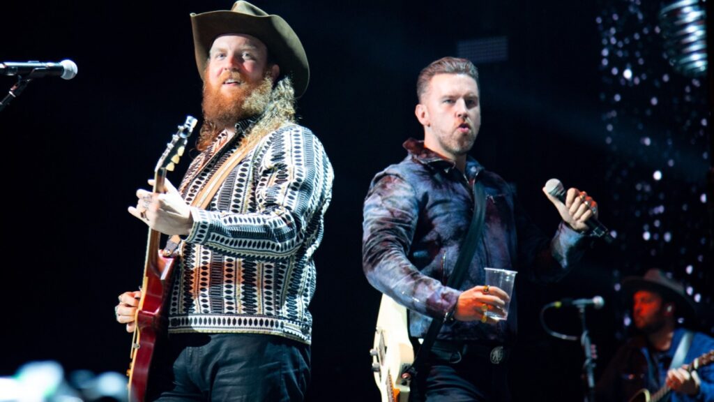 Brothers Osborne Drop The True Country Sing Along "get To Movin"