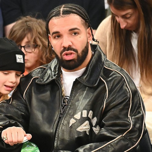 Drake Gives Fan $25k So She Can Be A ‘rich