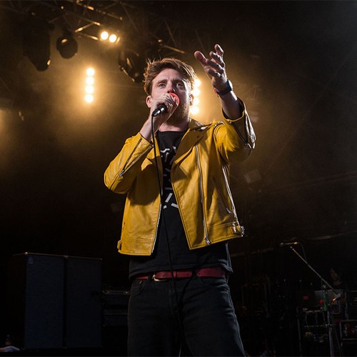 Kaiser Chiefs' Ricky Wilson 'dreads' Going On Tour