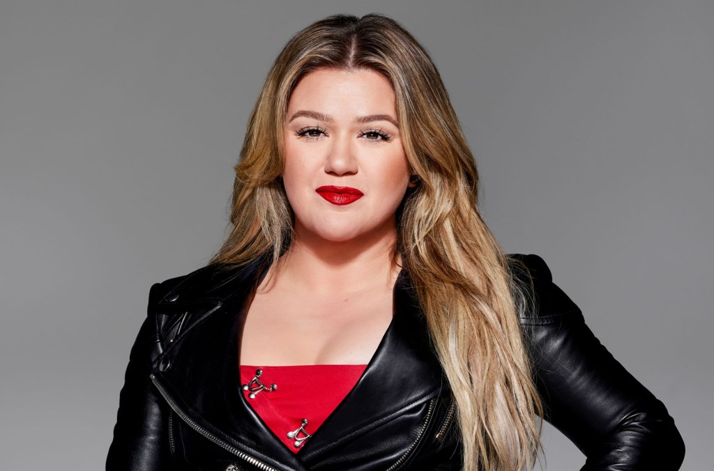 Kelly Clarkson Channels Her Country Roots With Chris Stapleton ‘white