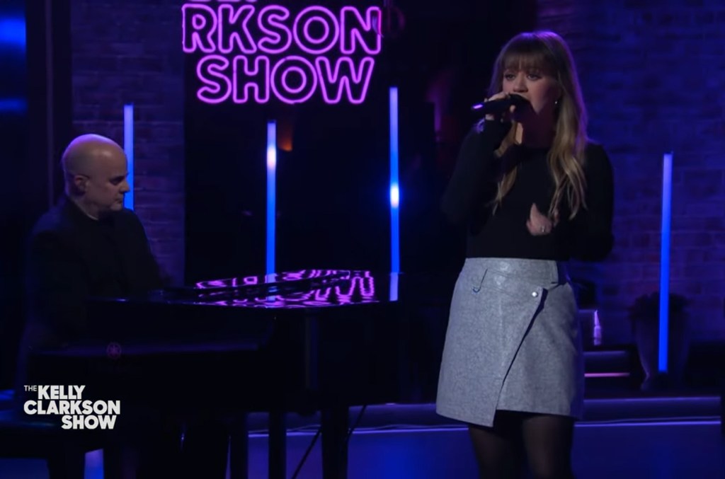 Kelly Clarkson Slows Down Katy Perry's "wide Awake" For Stunning