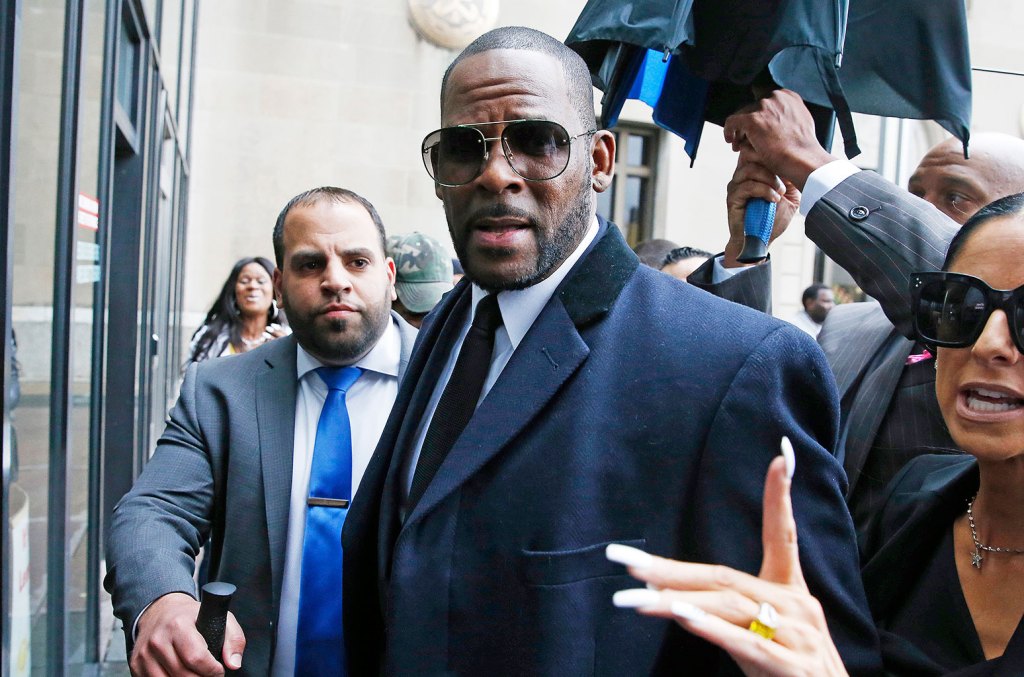 R. Kelly Sex Assault Plea: Star's Lawyer Says Feds Are Pushing