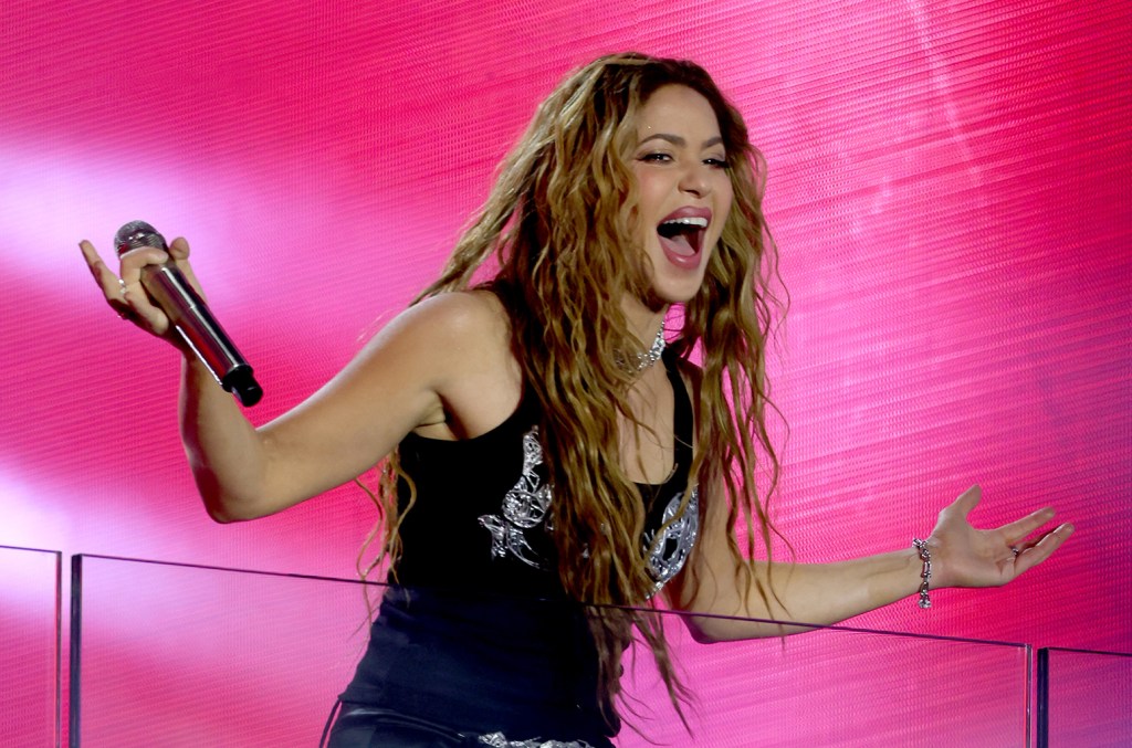 Shakira Takes Over Times Square With Free Pop Up Show To