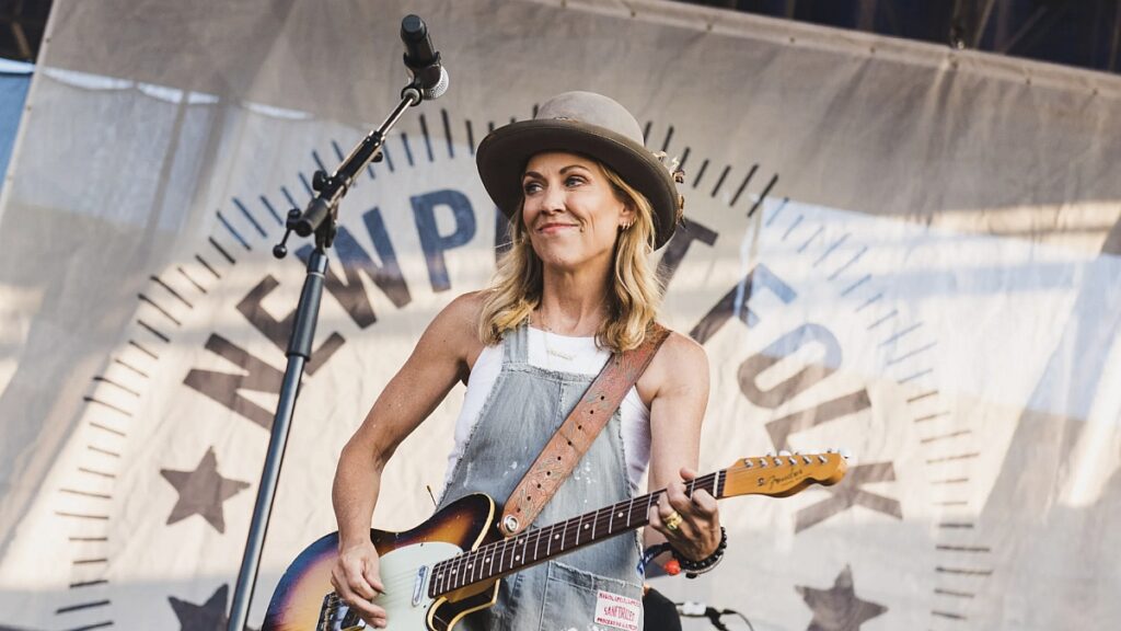 Sheryl Crow Says Albums Are “waste Of Time And Money”