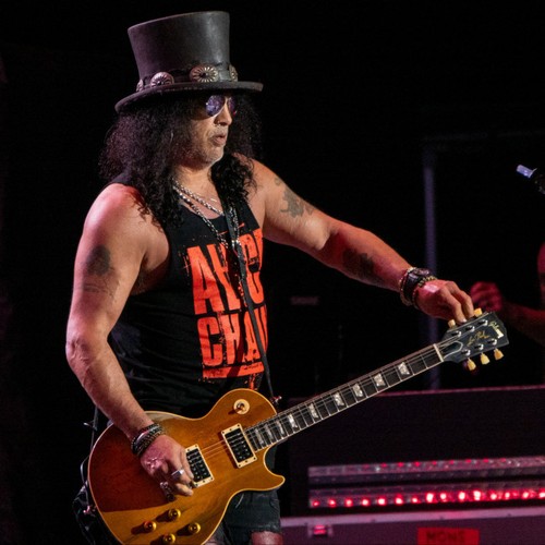 Slash And Brian Johnson Bonded Over Howlin’ Wolf Track