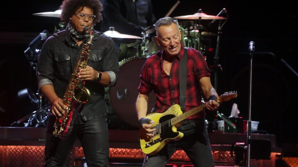 Watch Bruce Springsteen And The E Street Band Kick Off