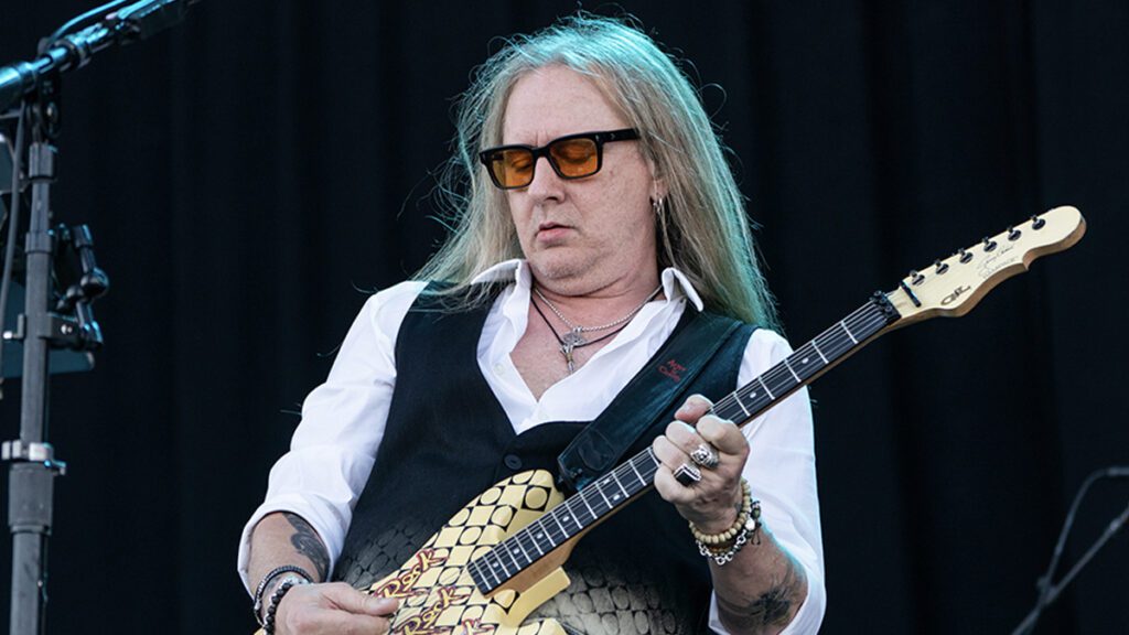 Jerry Cantrell's Beloved G&l Rampage “blue Dress” Guitar Has Been