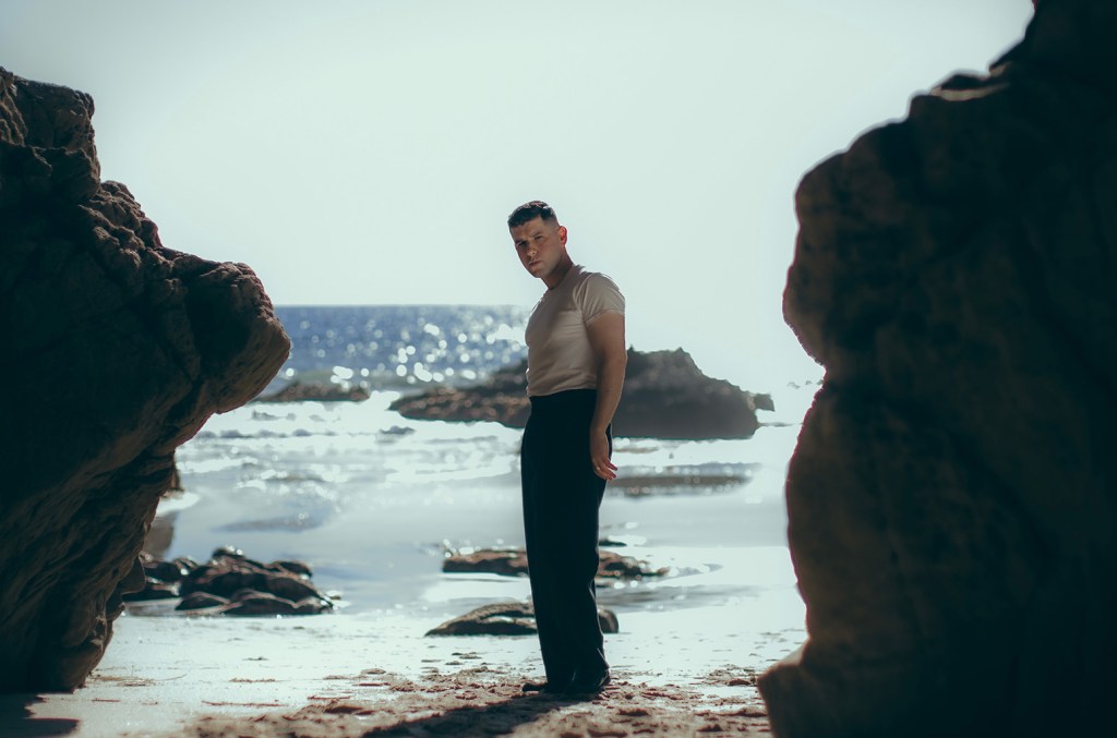 Aaron Frazer Announces New Heartbreak Album ‘into The Blue’ &