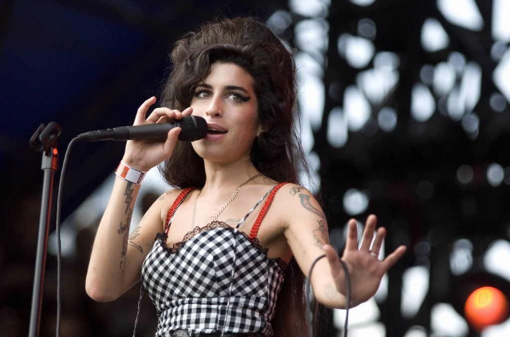 Billie Piper Says Classmate Amy Winehouse Was Bullied At School