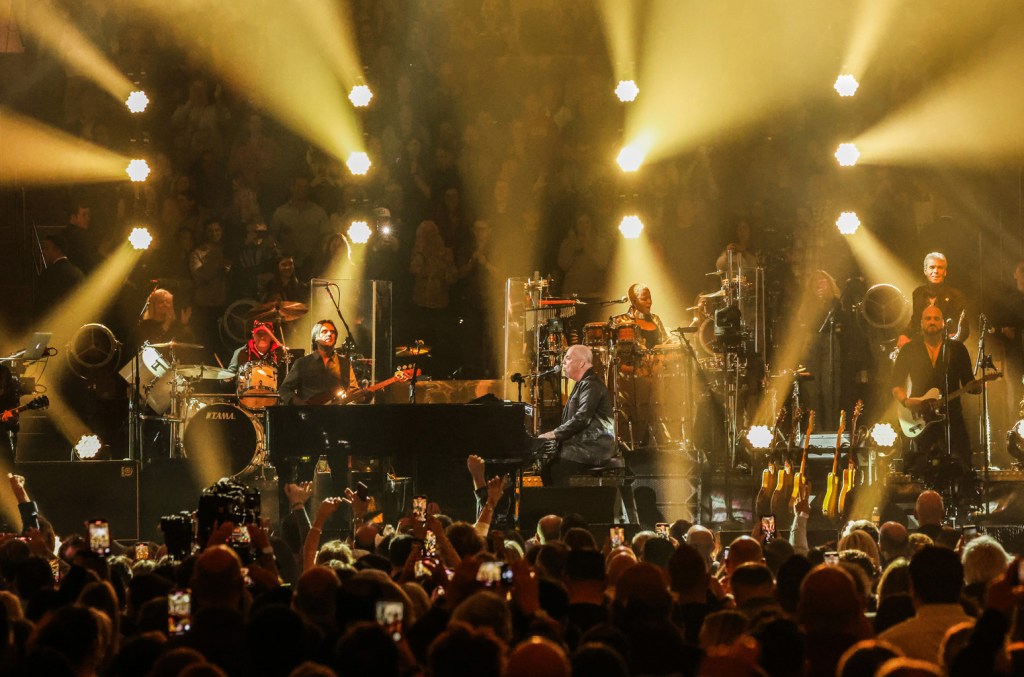 Cbs Apologizes After Billy Joel's 100th Madison Square Garden Show