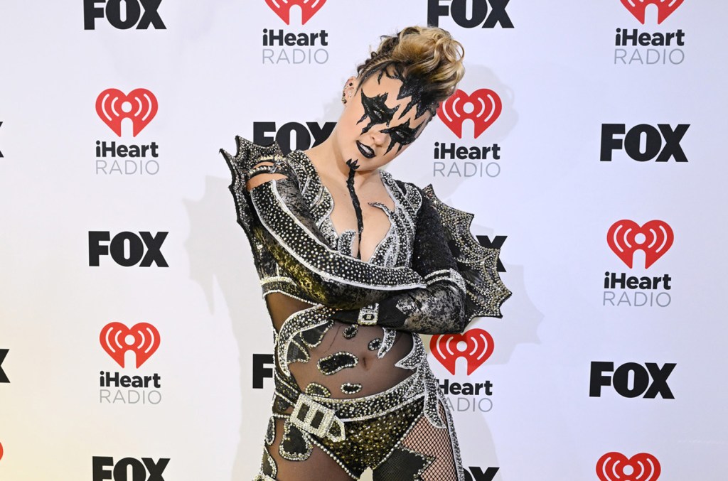 Gene Simmons Totally Approves Of Jojo Siwa's Kiss Inspired Red Carpet