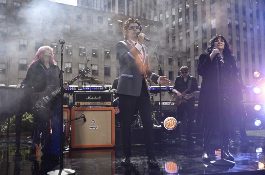 Heart And Jimmy Fallon Perform 'total Eclipse Of The Heart'