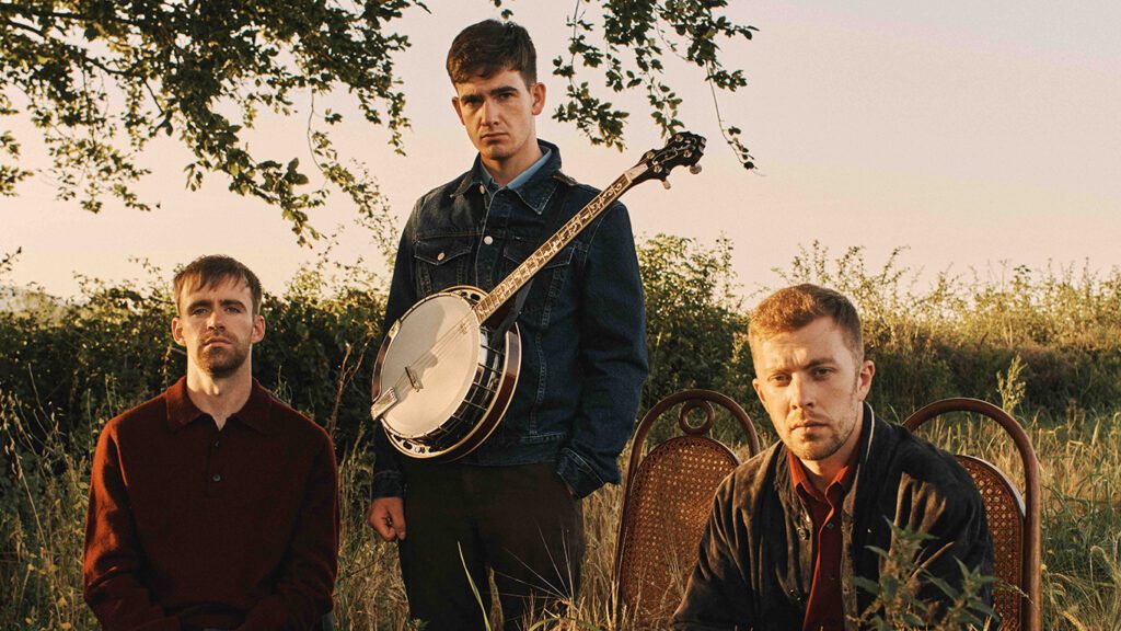Irish Indie Folk Trio Kingfishr Announce Headline Show At The Telegraph