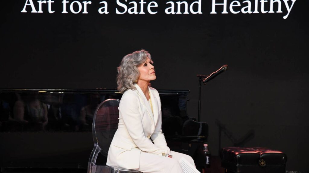 Jane Fonda On Big Oil Backed Politicians: 'vote Them Out'
