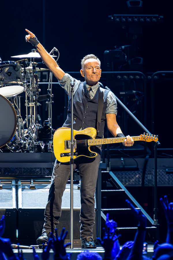Tvd Live Shots: Bruce Springsteen And The E Street Band