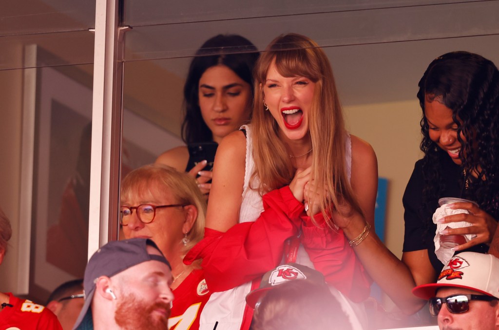 Taylor Swift Likes The Position Of The Kansas City Chiefs'