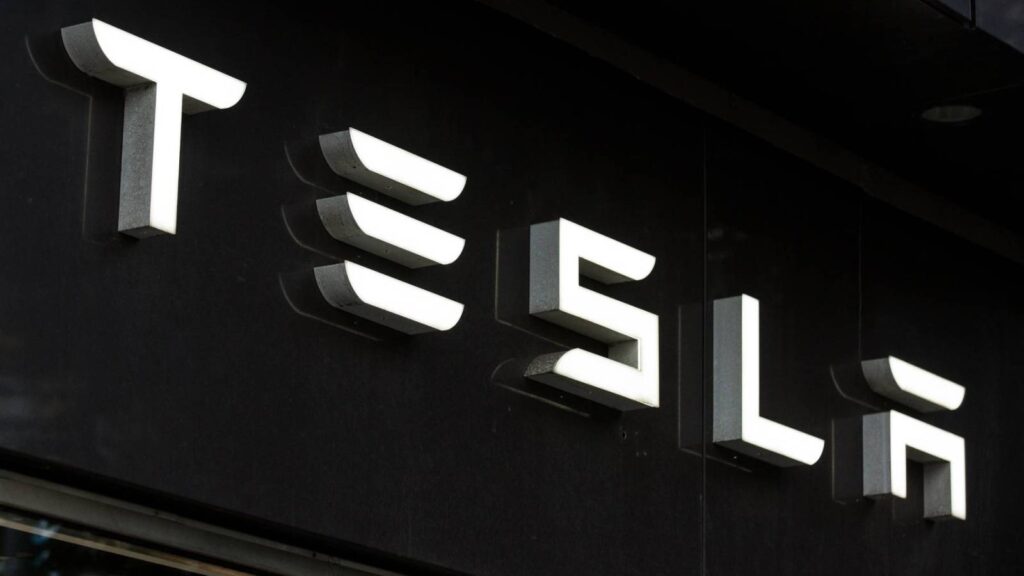 Tesla Settles Lawsuit Over Apple Engineer's Fatal Autopilot Crash