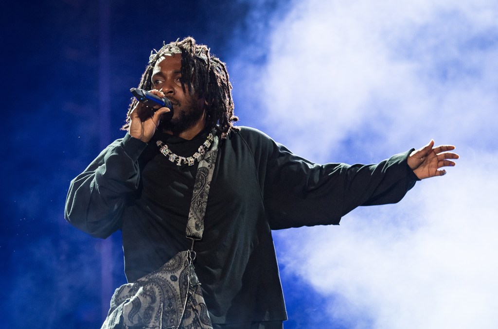 Fans React To Kendrick Lamar's Explosive Drake Diss '6:16 In