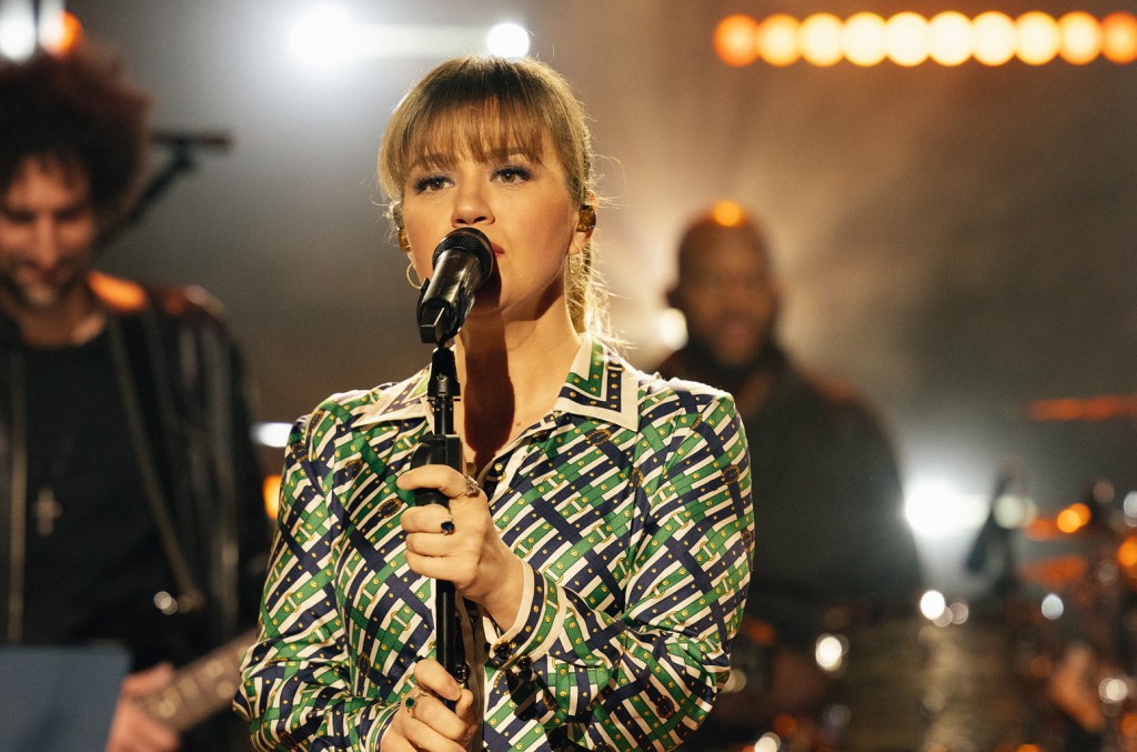 Kelly Clarkson's Talent Is 'chemical' With This Post Malone Cover