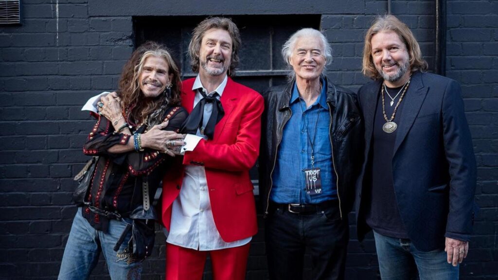 See Black Crowes Bring Out Steven Tyler To Perform ‘mama