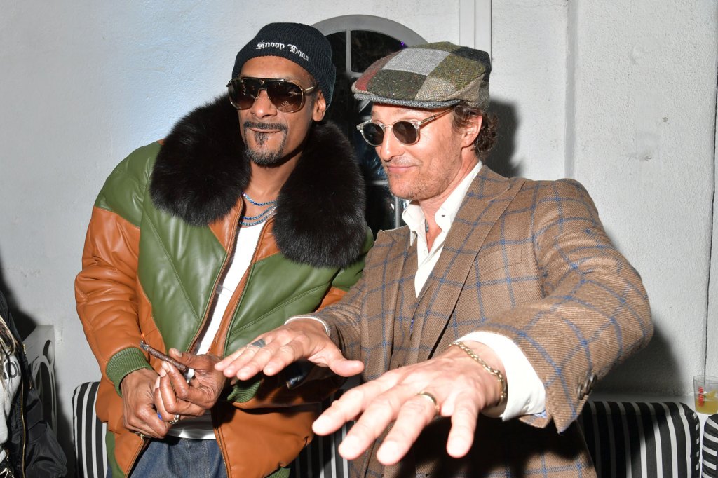 Snoop Dogg Gifts Matthew Mcconaughey A Death Chain: Watch The