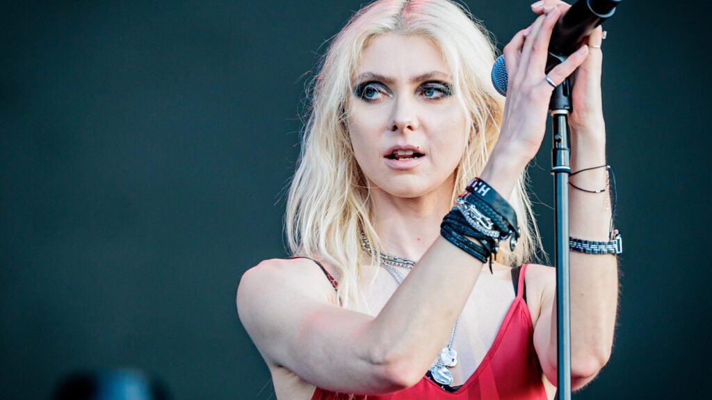 Taylor Momsen ‘must Really Be A Witch’ After Getting Bit