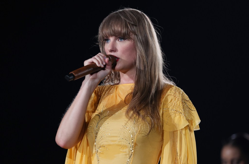Taylor Swift Debuts Heavyhearted "how Did It End?" Live After