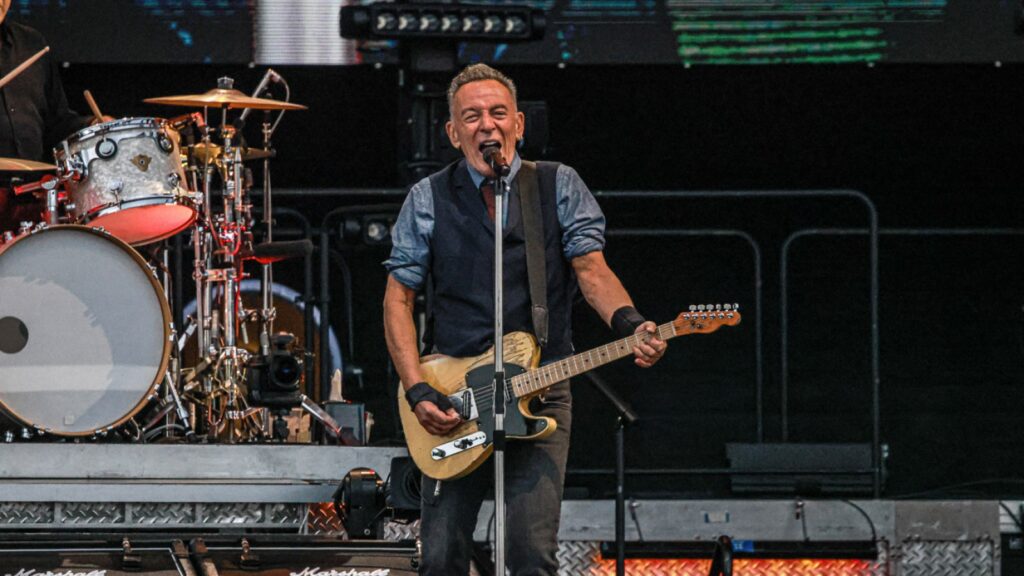 Watch Bruce Springsteen And The E Street Band Cover "a