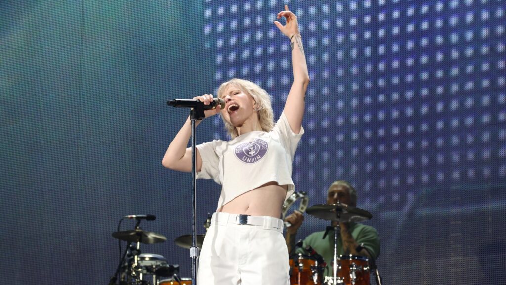Watch Paramore Perform ‘burning Down The House’ live In Paris