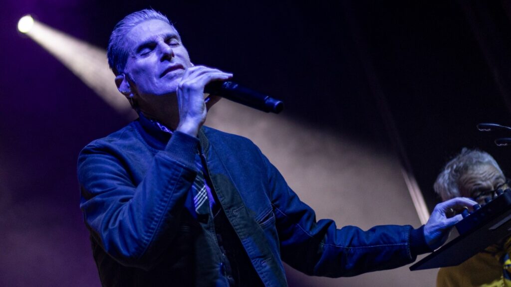 Watch Perry Farrell Talk About His Disastrous Attempt To Revive