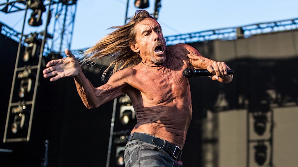 Iggy Pop Performs “i Got A Right” And “1970” By